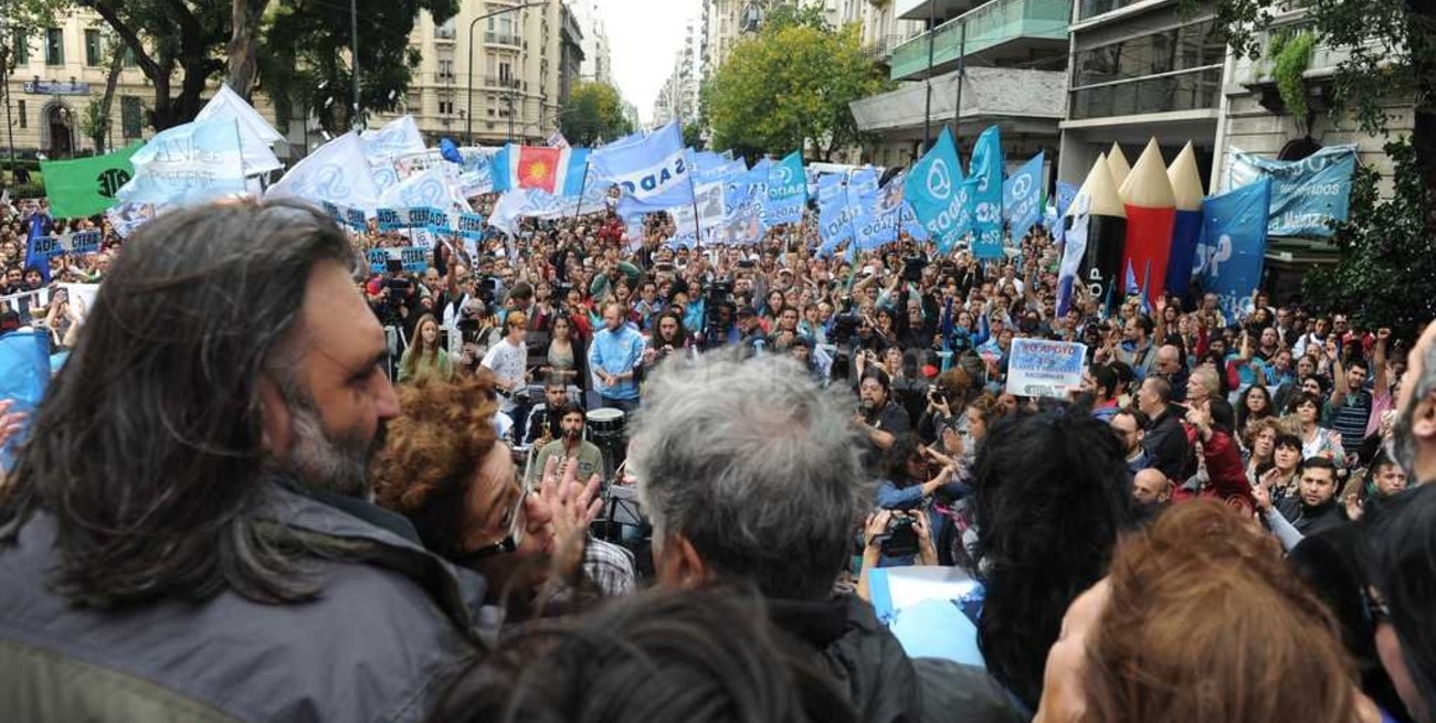 Día de paro docente nacional con "alta adhesión" y marcha