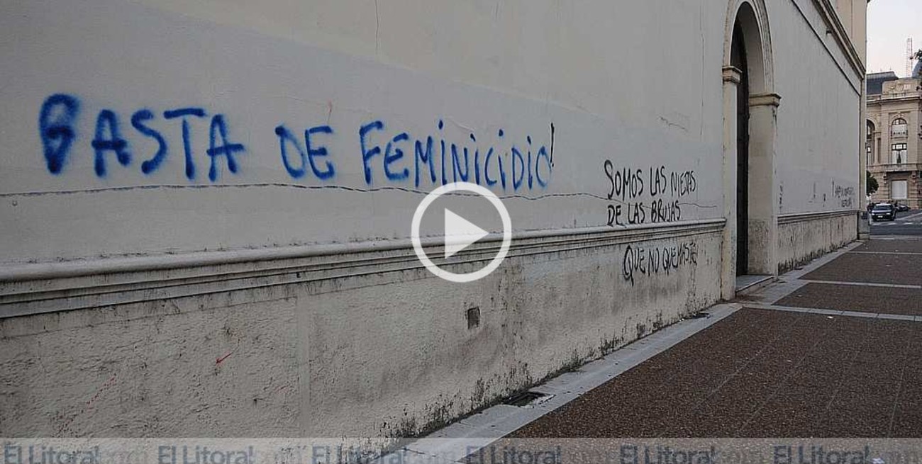 Pintadas en paredes y calles en el marco del #NiUnaMenos