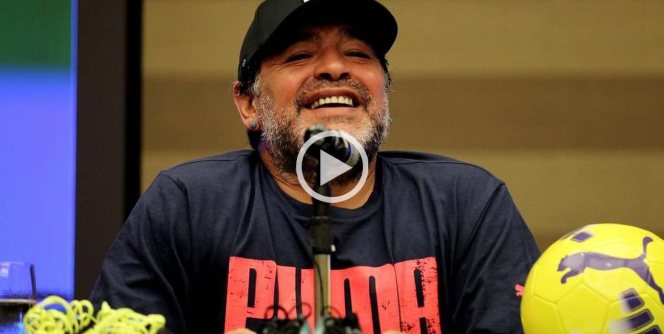 Atención las mujeres: Maradona dice que todavía "no cerró la fábrica"