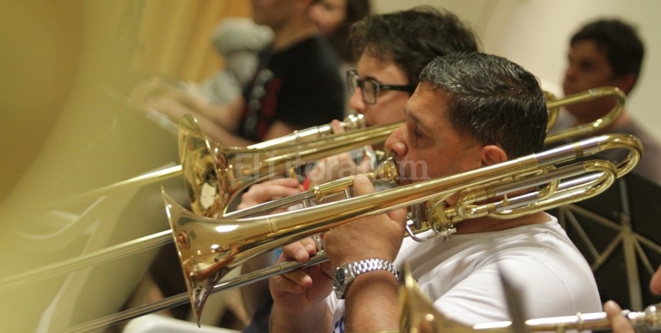 Al servicio de la música: los policías que tocan piezas sinfónicas y tango