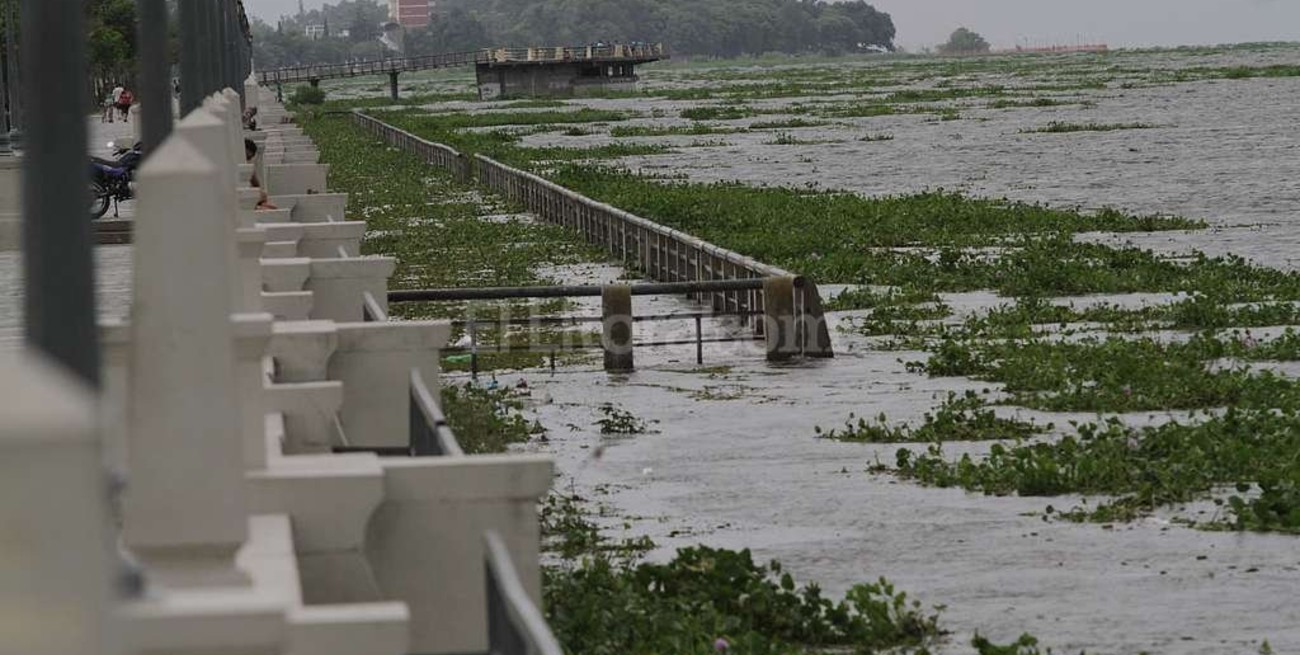 El río llegó a 6,10 metros y habilitaron un refugio en El Pozo