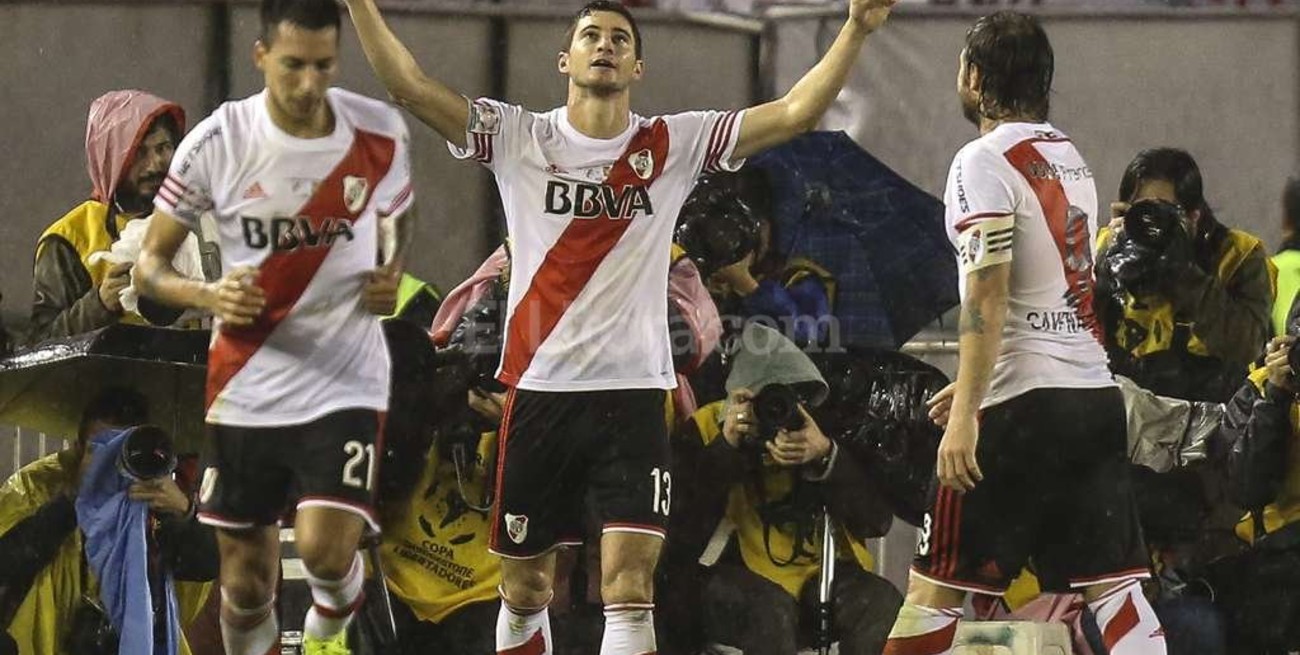 Sevilla se fija en Lucas Alario
