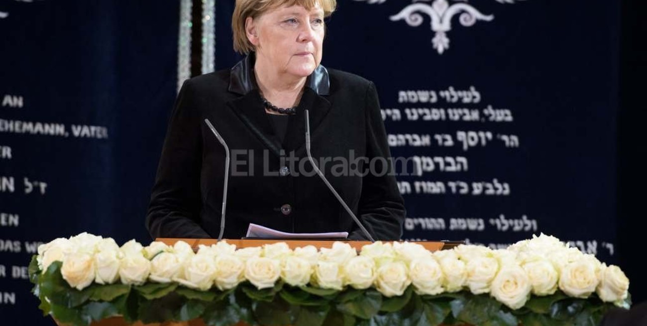 Merkel llama a combatir al racismo y antisemitismo