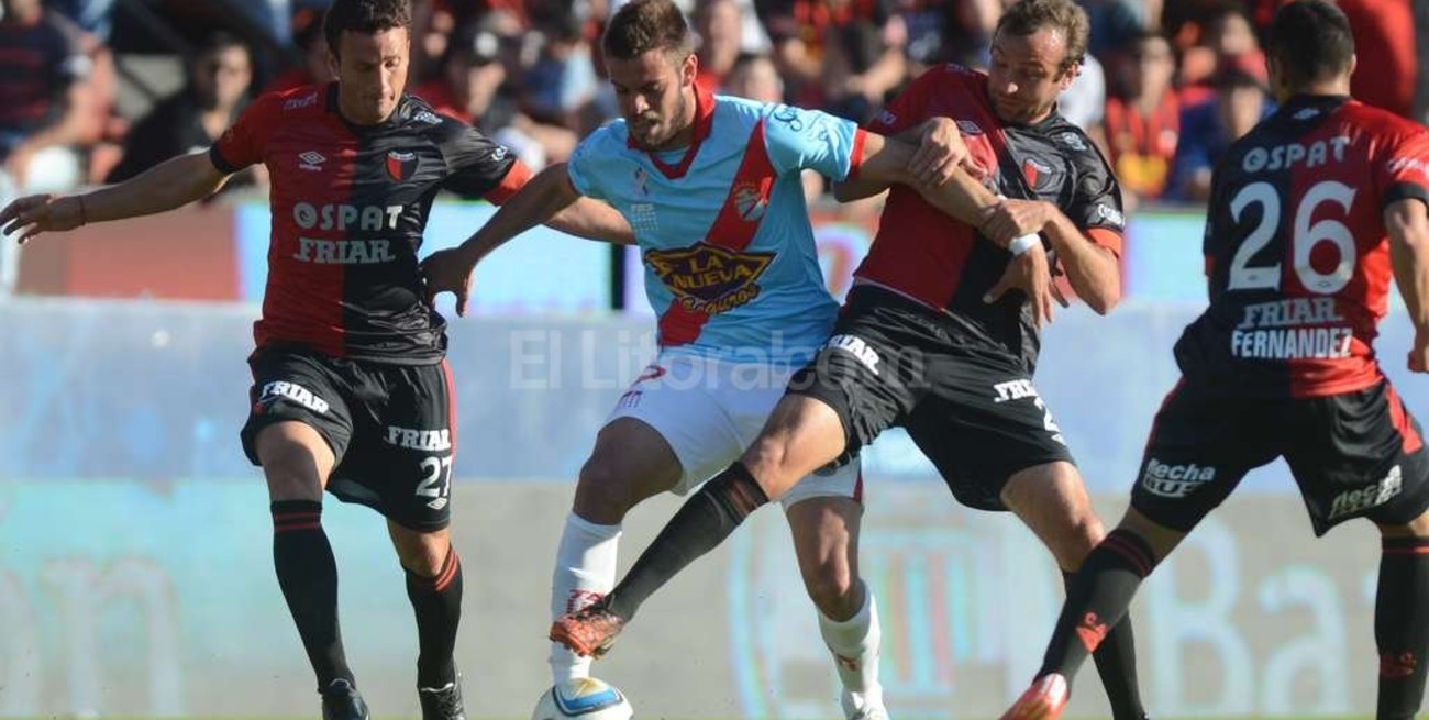 Colón juega el viernes 30 y Lazzaroni se desgarró