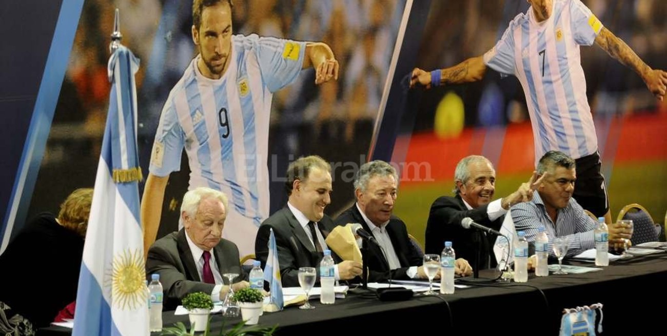 El presidente de Defensa y Justicia denunció la compra de voluntades