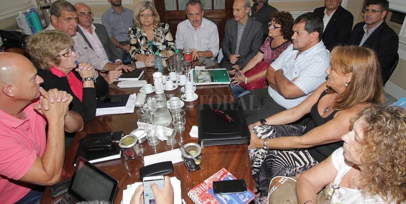El gobierno convocó a los gremios docentes a las paritarias