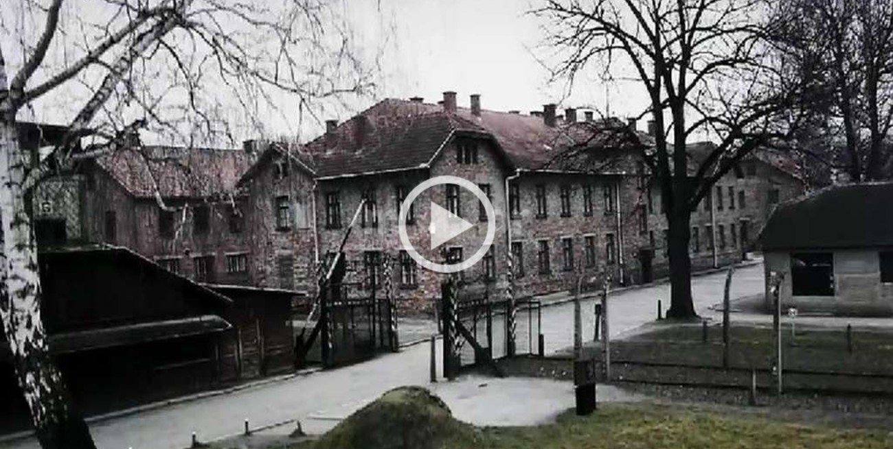 Un drone sobre el campo de concentración de Auschwitz