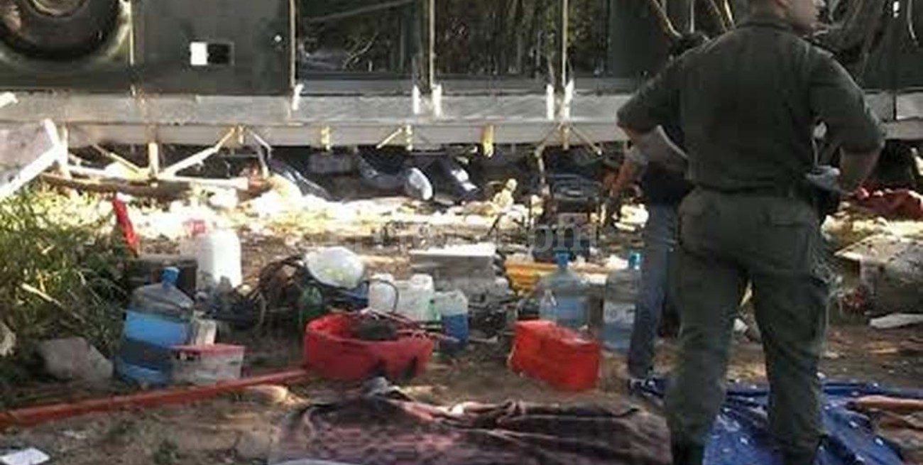 El micro con los gendarmes desbarrancó por el reventón de una cubierta