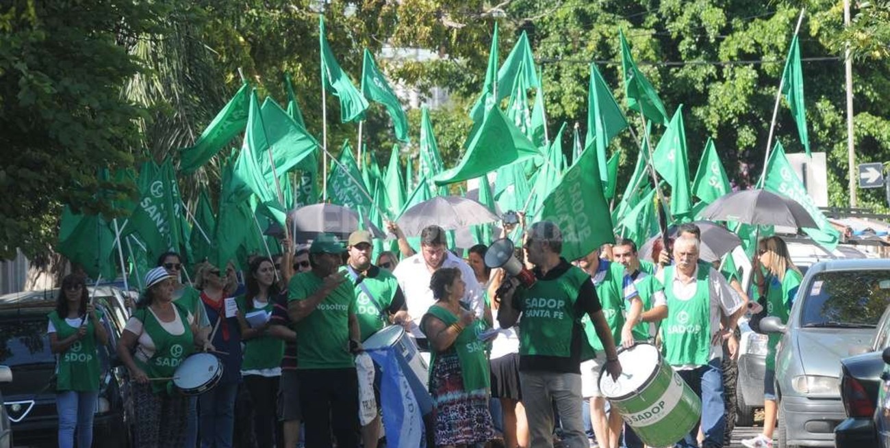 Los docentes privados también harán paro el lunes