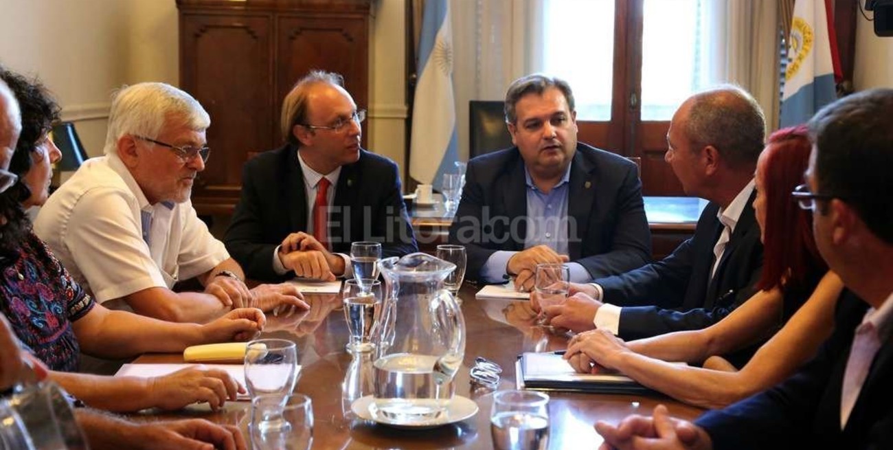 Paritarias: el gobierno y los gremios estatales reanudan las negociaciones