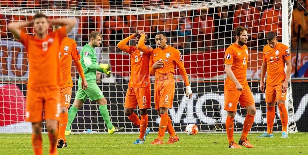 Holanda se quedó afuera de la Eurocopa 2016