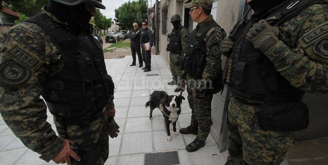 Federales mendocinos allanaron una casa de Villa María Selva