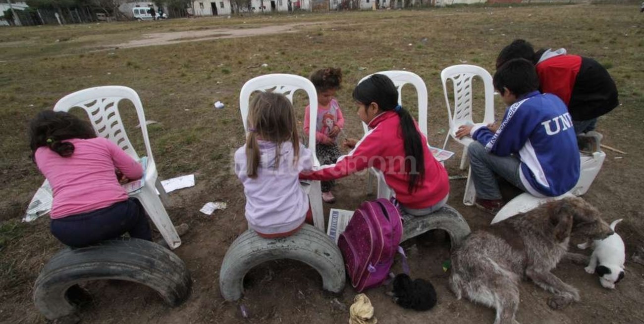 "Señor intendente:  ¿nos regala una placita?"