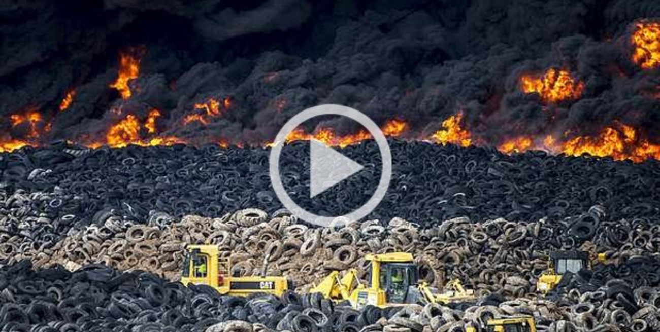 Impresionante incendio al quemarse el mayor vertedero de neumáticos de Europa