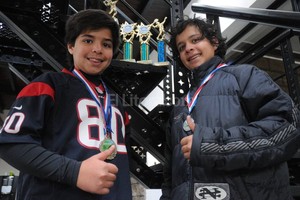 Luis Cetraro Los hermanos Suárez visitaron El Litoral con los trofeos y medallas conseguidas en los torneos de Estados Unidos.