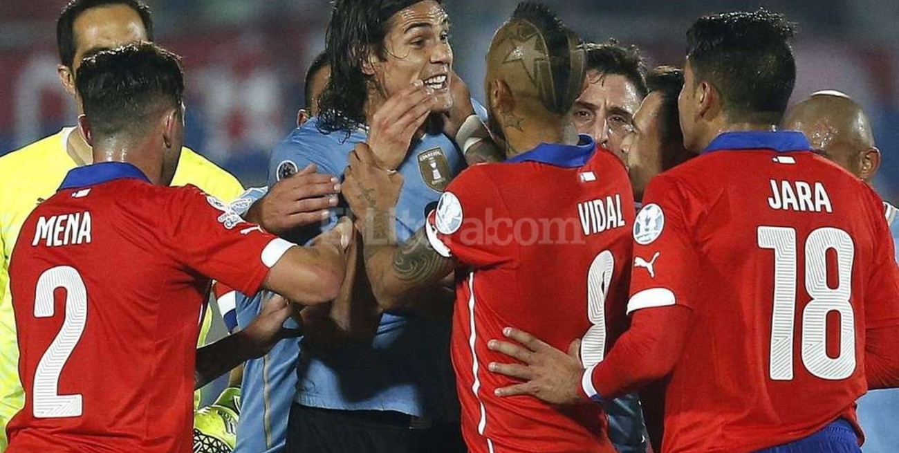 La agresión de Jara que hizo reaccionar a Cavani