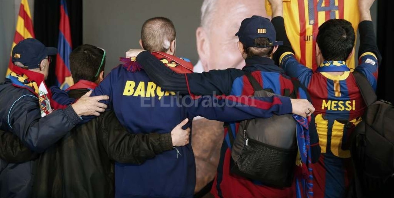 Miles de personas despiden a Cruyff en el Camp Nou