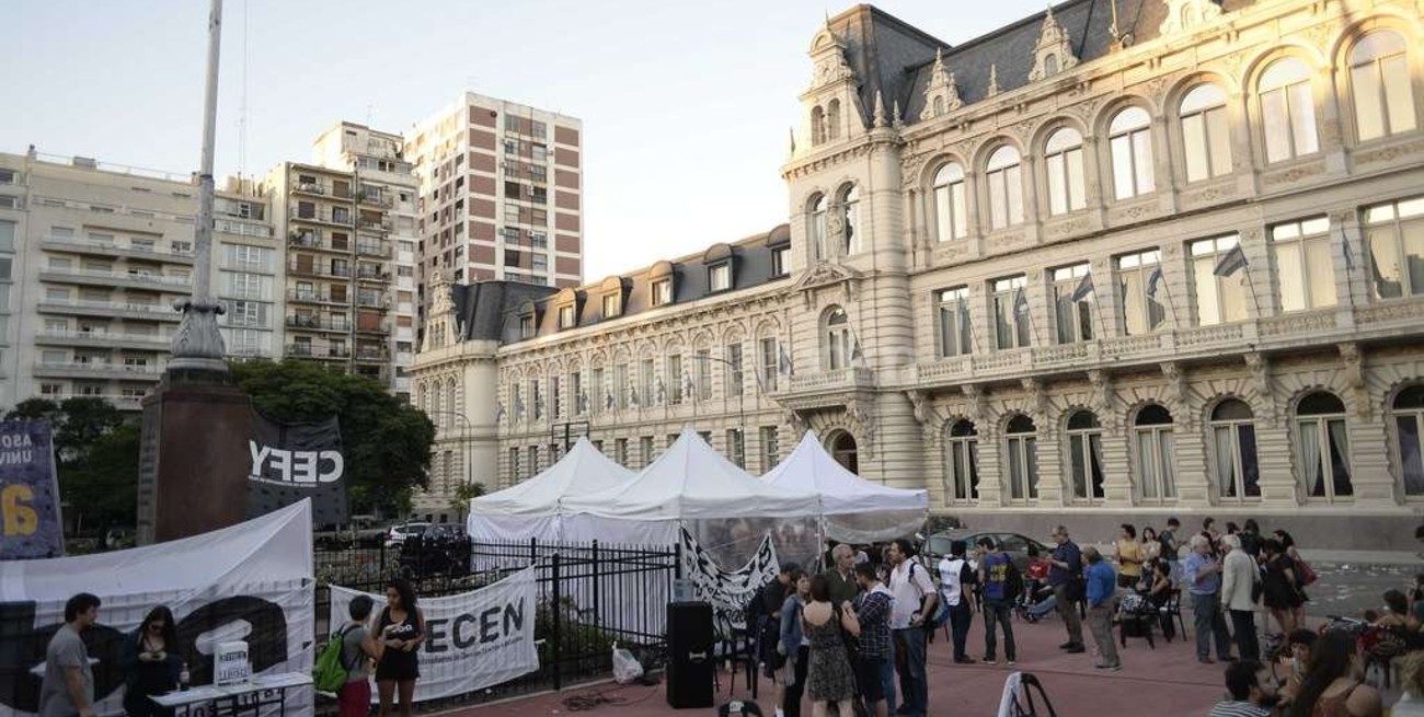 Universitarios: contundente rechazo al 25 % de aumento ofrecido por la Nación