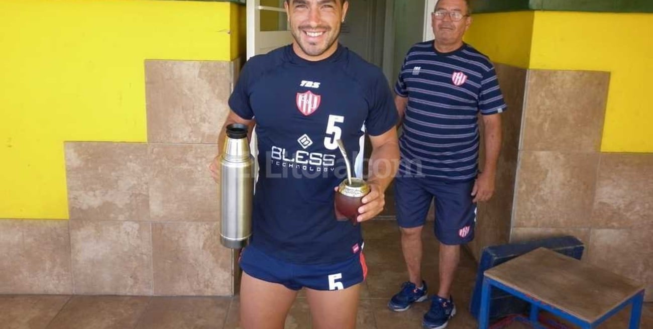 "En el puesto de volante central nos venimos pisando los talones"