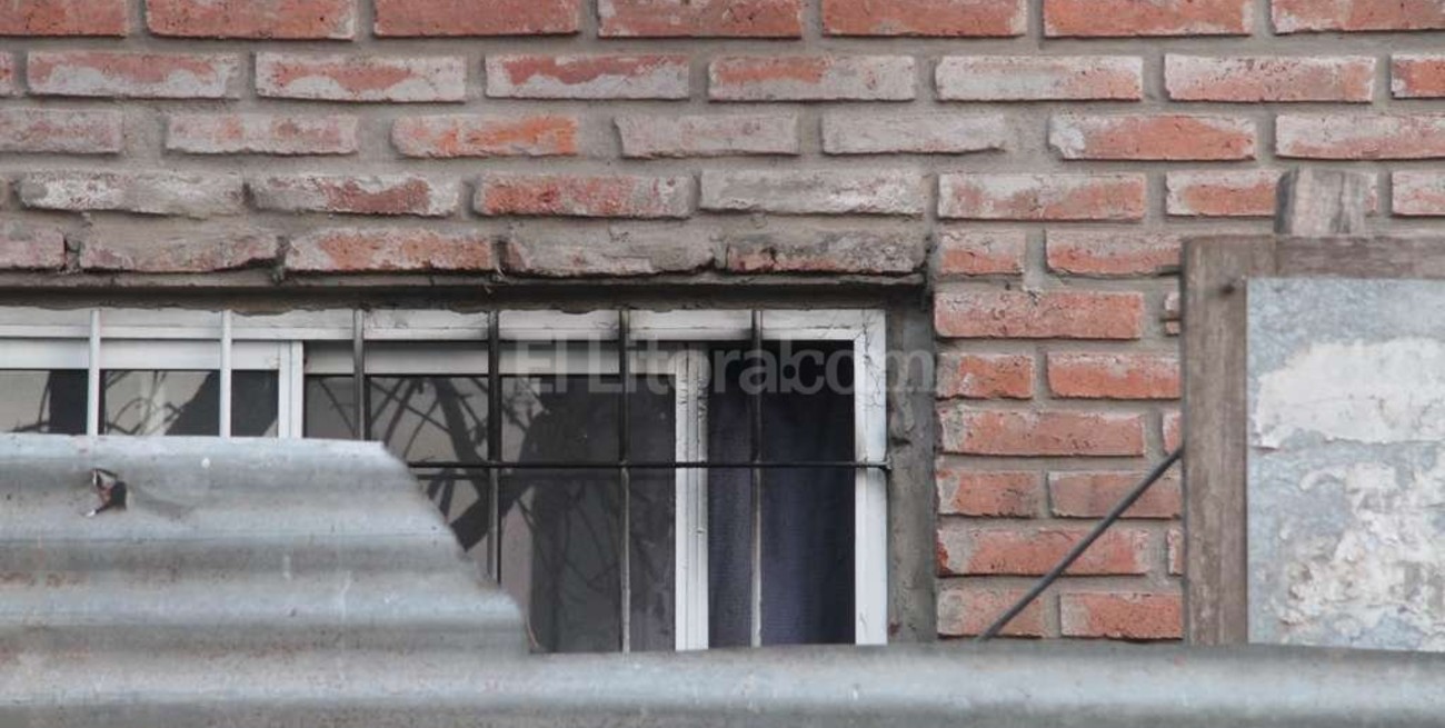 Incendio en un dormitorio por un cortocircuito