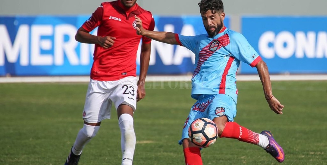 Arsenal debutó ganándole a Juan Aurich