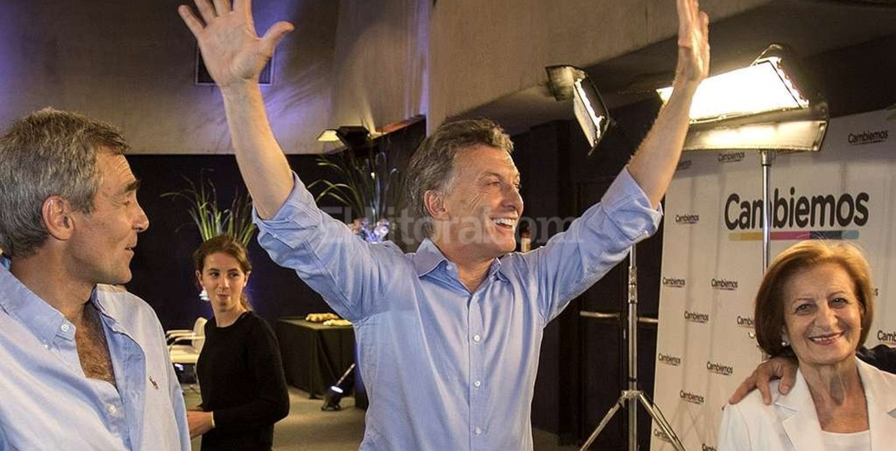De la mano de Cristina, Macri es nuevo presidente