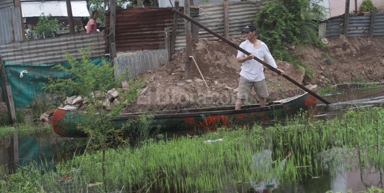 Ya son 7 las familias evacuadas por la crecida 