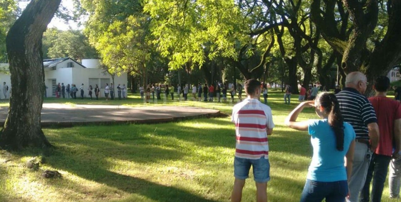 Larga cola para sacar el carnet de conducir