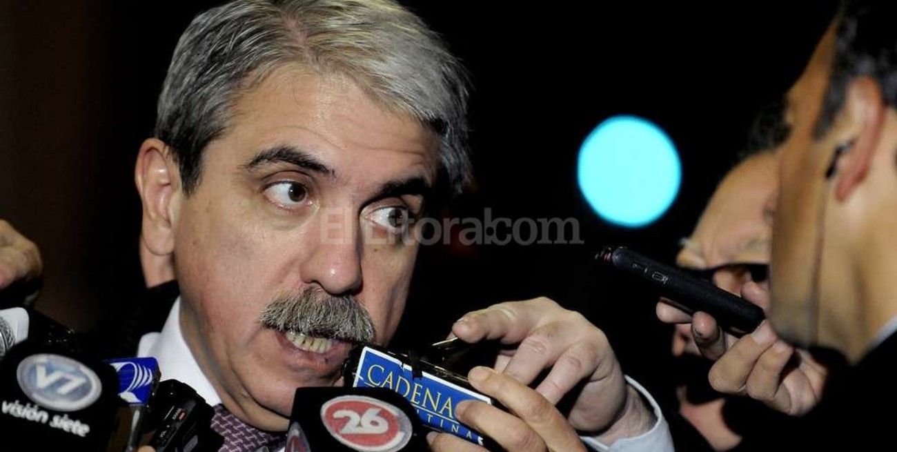 Vuelo polémico: Aníbal no descarta una "operación" en contra de Recalde