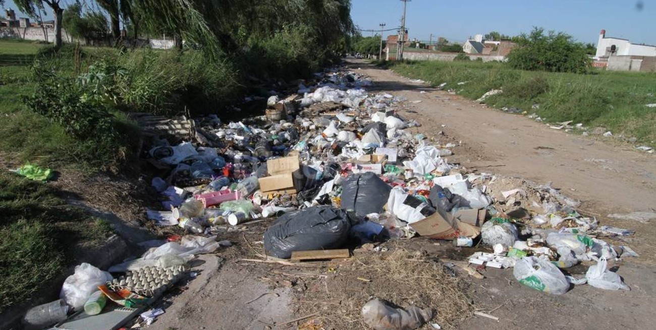 Un basural "eterno" que sigue al lado del Hospital de Niños
