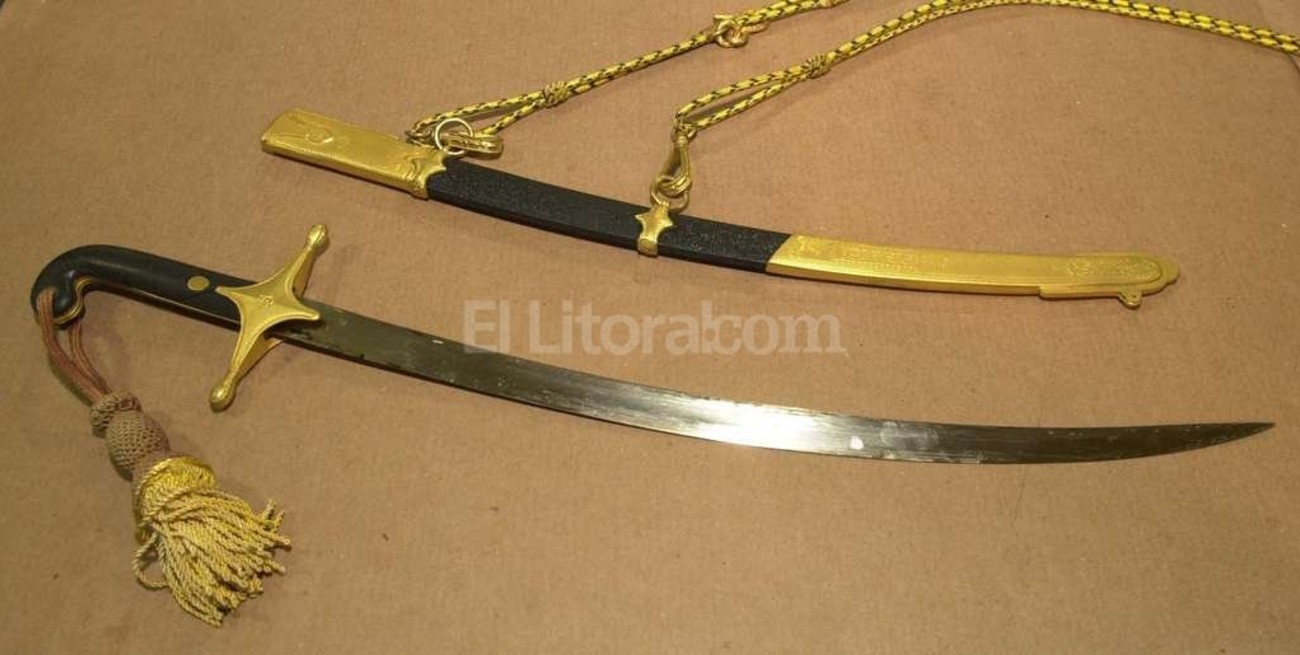 Restituyen el sable corvo de San Martín 