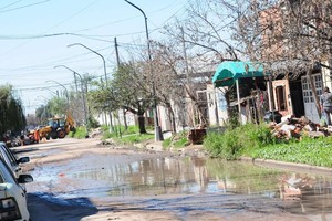 Flavio Raina Intransitables. Por varias calles del barrio donde se ejecutaron los trabajos no se puede circular. Los vecinos piden a gritos que alguna autoridad supervise in situ lo realizado hasta ahora.
