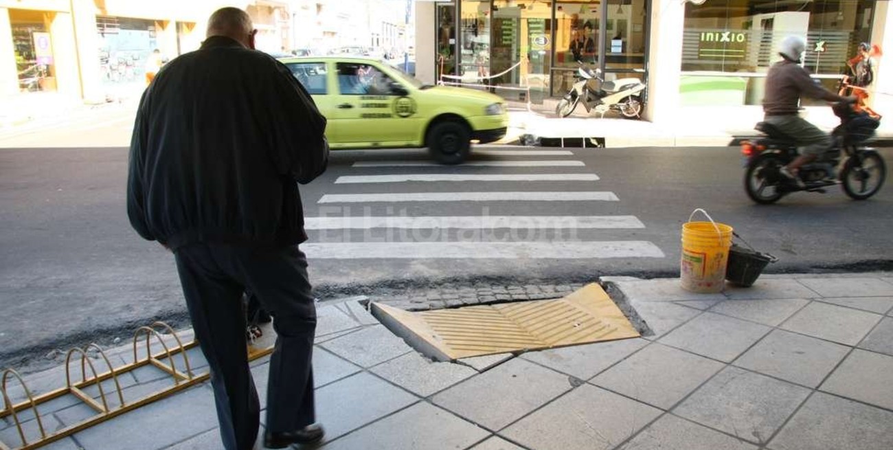 Multarán con tareas comunitarias por obstaculizar rampas con el auto
