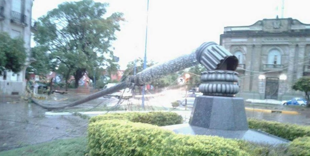 Rafaela: la tormenta voló un mástil