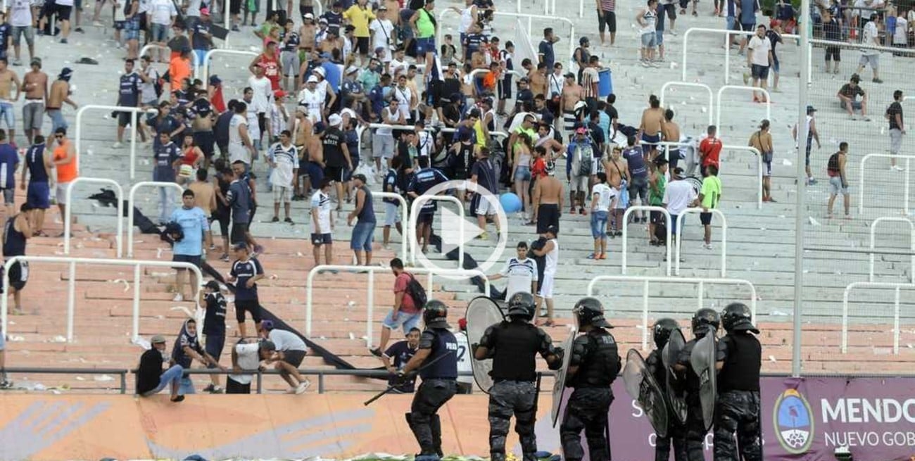 Video: graves incidentes en el fútbol mendocino