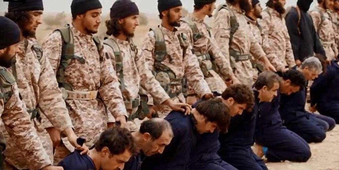 El Estado Islámico asesinó a tiros a 300 funcionarios