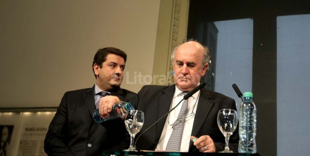 Parrilli: "El objetivo es cuidar y no espiar a los argentinos"