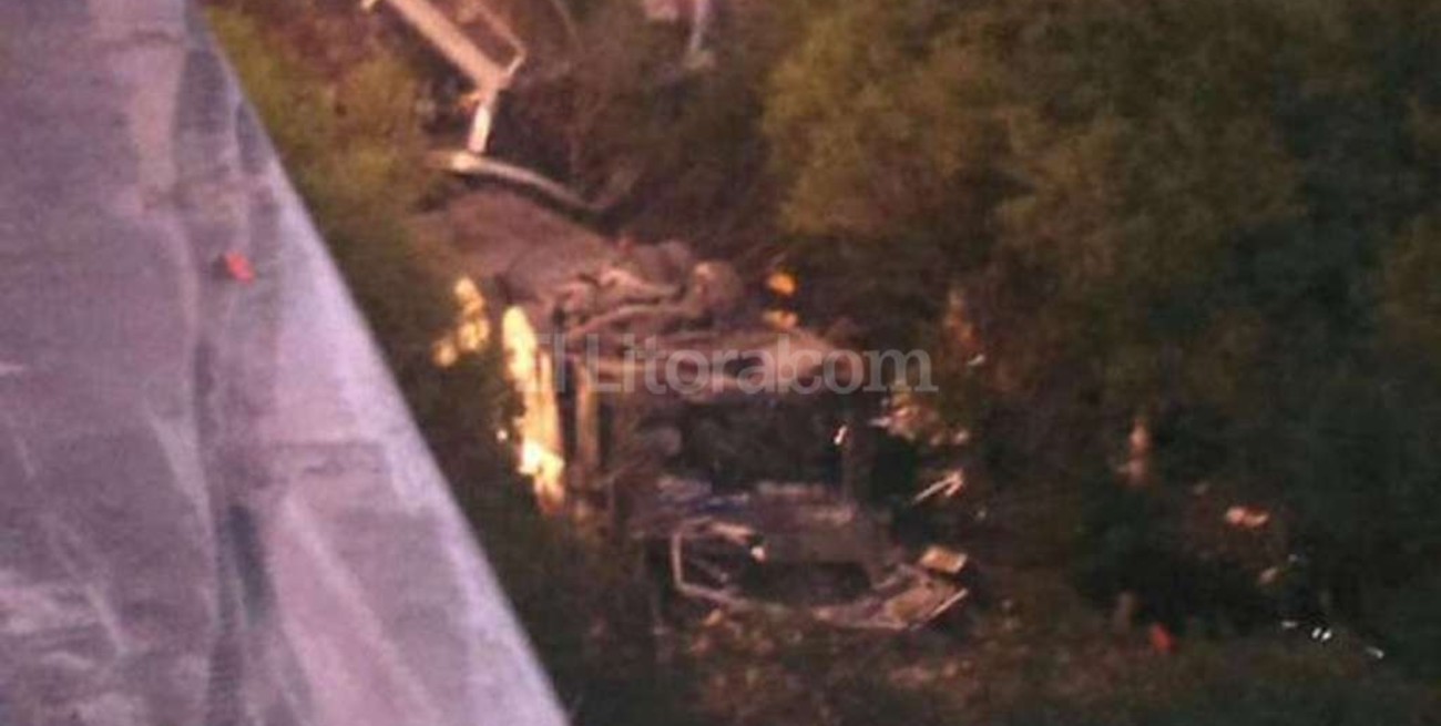 Desbarrancó un colectivo: al menos 20 gendarmes muertos