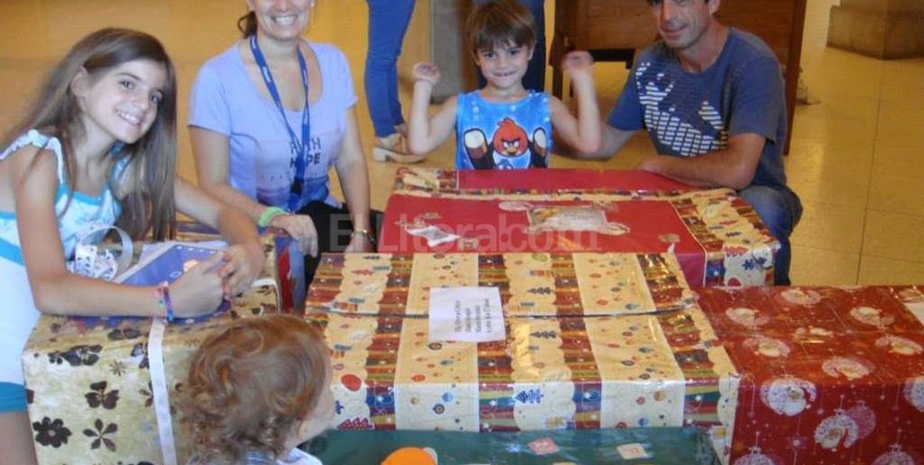 Buscan 600 familias que regalen cajas navideñas