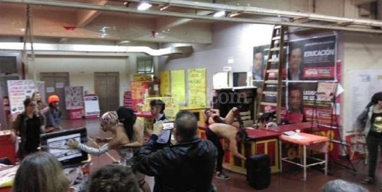 Escándalo por show posporno en la UBA