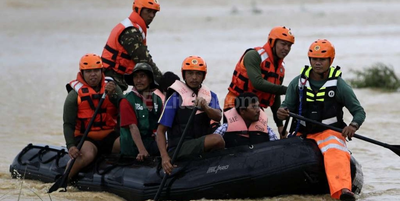 17 muertos y más de 290 mil afectados tras un huracán en Filipinas