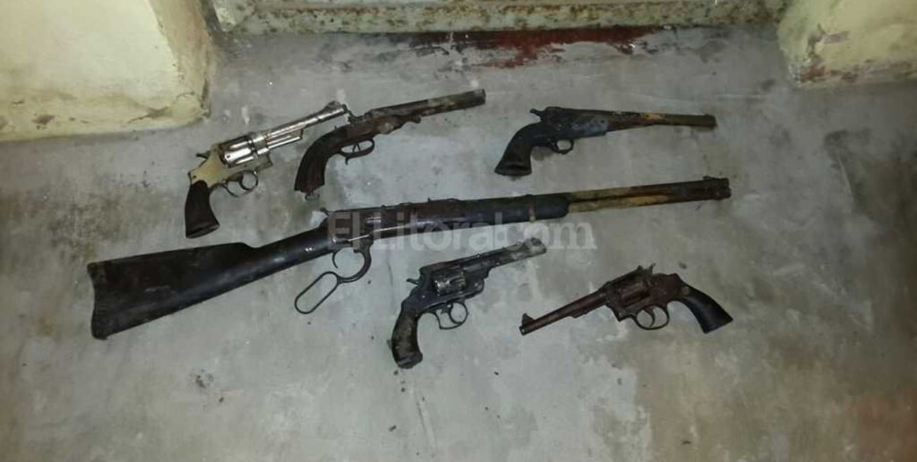 Investigan el hallazgo de armas viejas en comisarías santafesinas