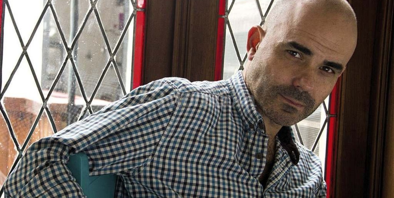 Eduardo Sacheri ganó el premio Alfaguara por "La noche de la usina"