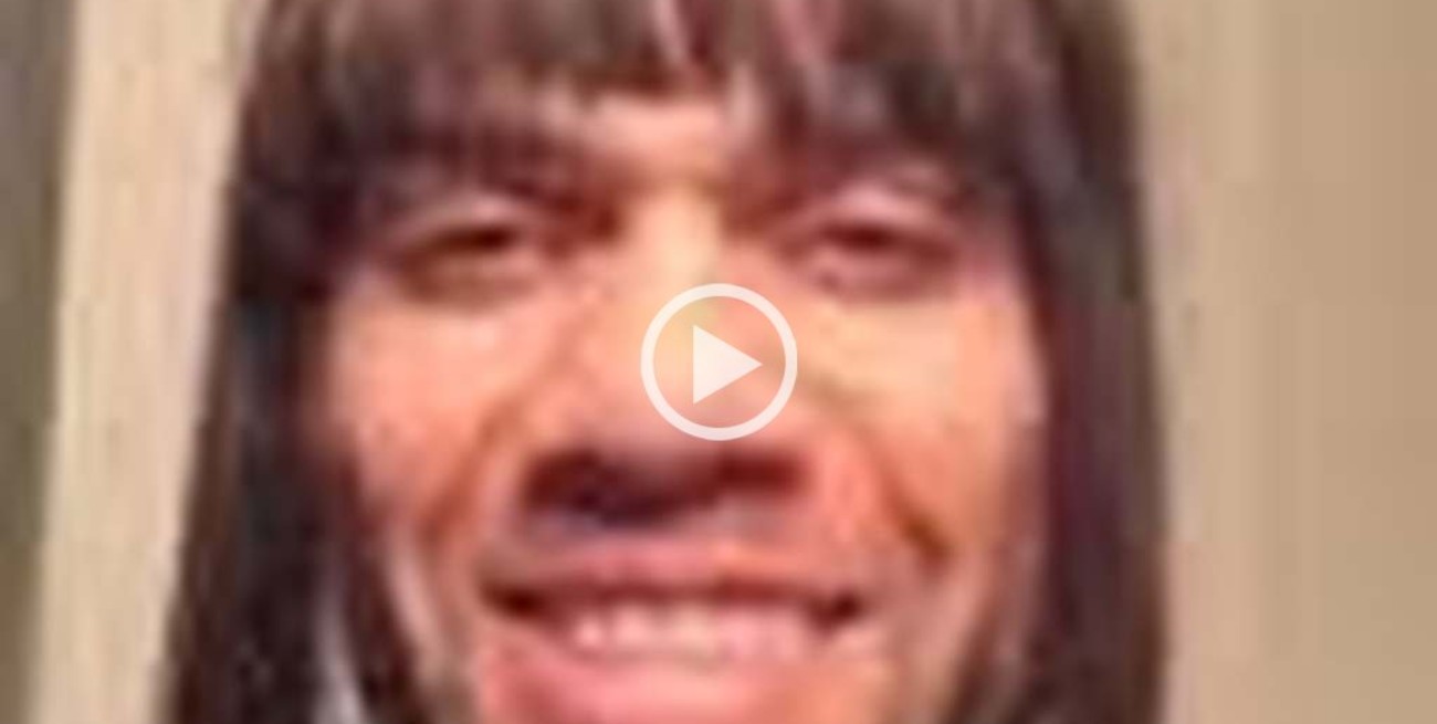 Dani Alves sube un video vestido de mujer a la red y desata la polémica en Barcelona