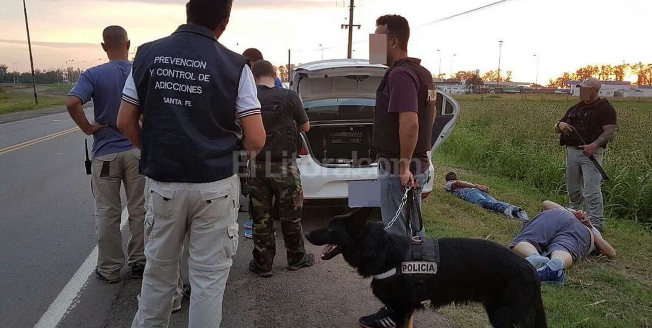 Cocaína, armas de fuego y tres detenidos