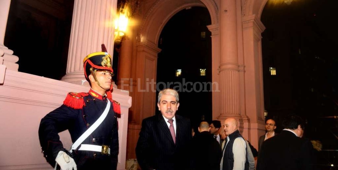 Aníbal: "Un vaso de agua y una puteada de Carrió no se le niega a nadie"