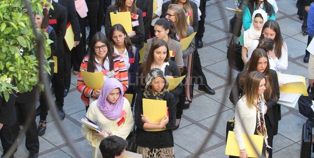 Cuando los estudiantes simulan ser embajadores y delegados de la ONU
