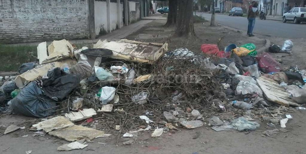 Acumulación de basura en barrio Estanislao López