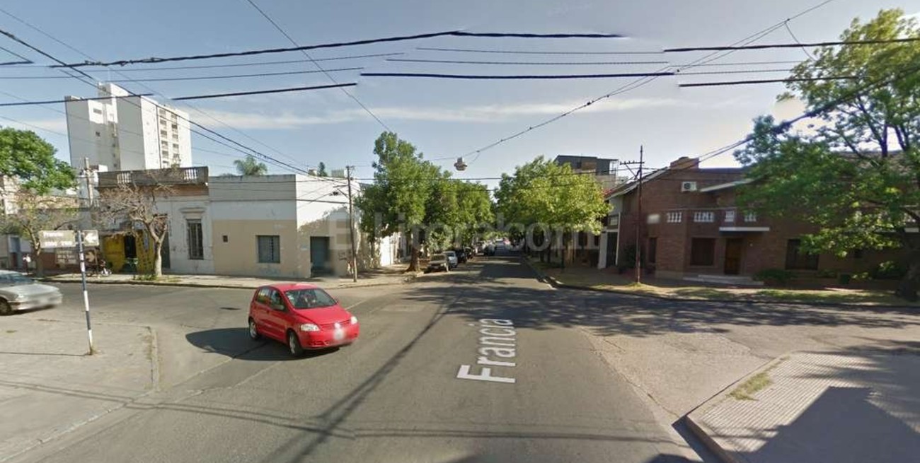 Ladrón huía de su víctima y chocó