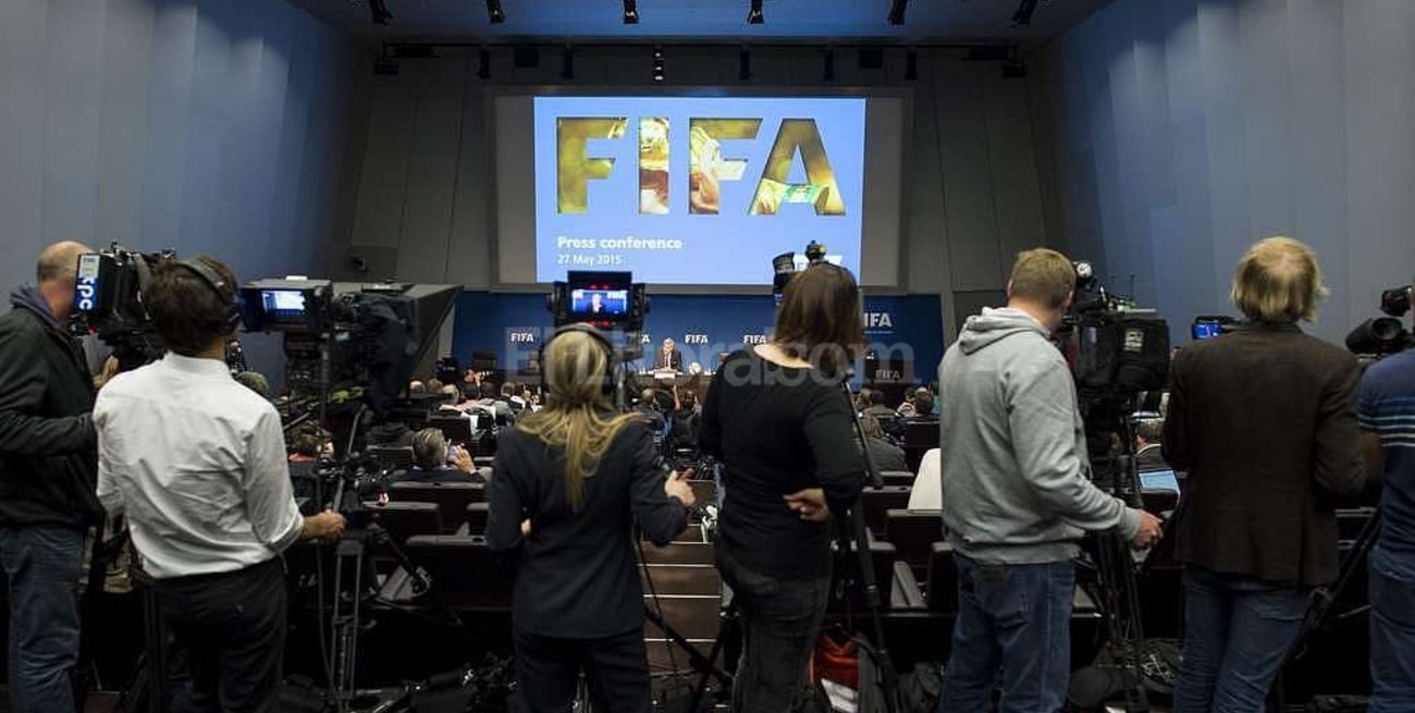 La UEFA pide aplazar seis meses elecciones